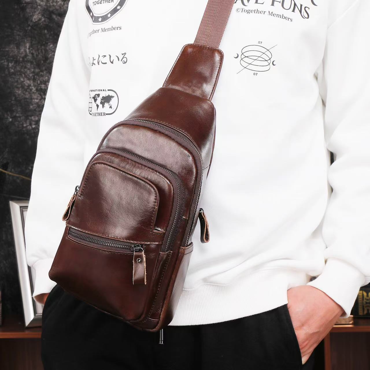 Men's Top-Grain Cowhide Chest  - Luxury Lifestyle Pack のレビューと価格
