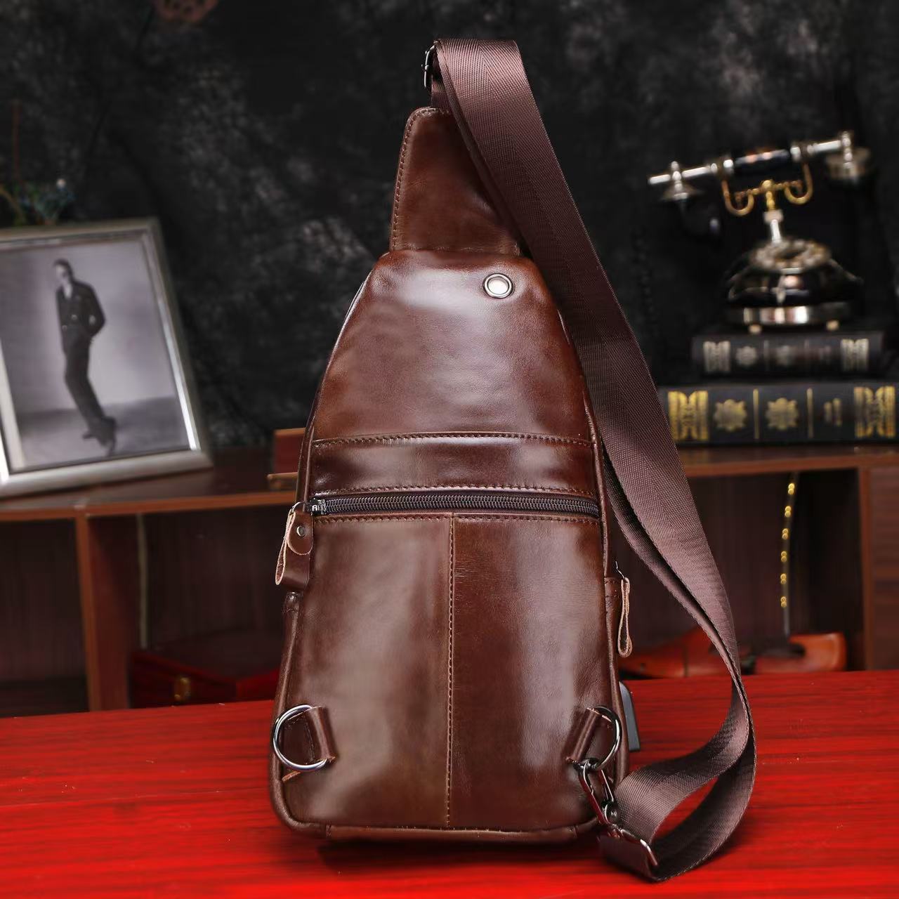 Men's Top-Grain Cowhide Chest  - Luxury Lifestyle Pack のレビューと価格