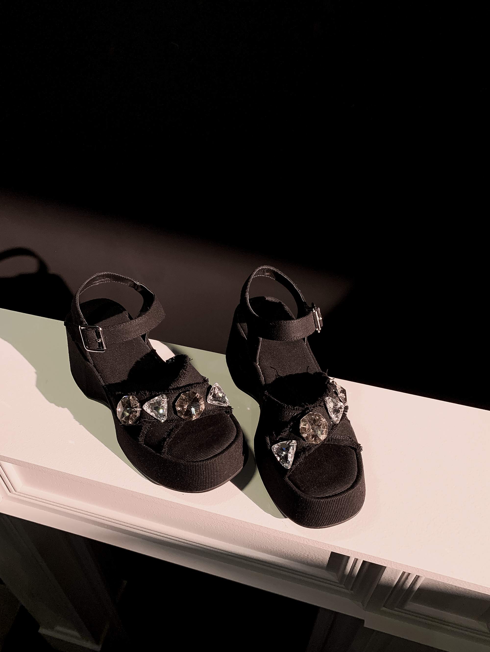 Krazing Pot Denim Peep Toe Pla - Luxury Lifestyle Shoes のレビューと価格